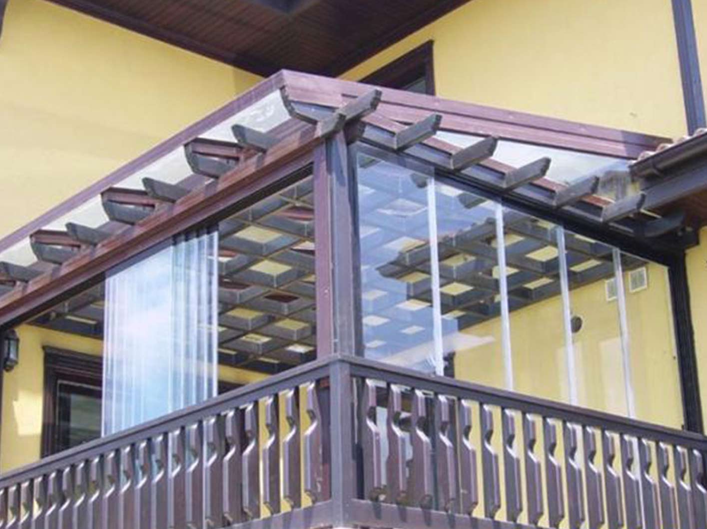 Cam balkon